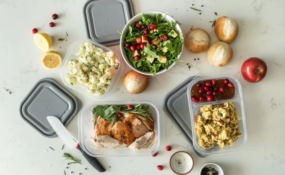 https://www.goodcook.com/media/custom_thumbs/1200x600/everything_you_need_to_know_about_saving_storing_reusing_thanksgiving_leftovers_header_1.jpg.webp