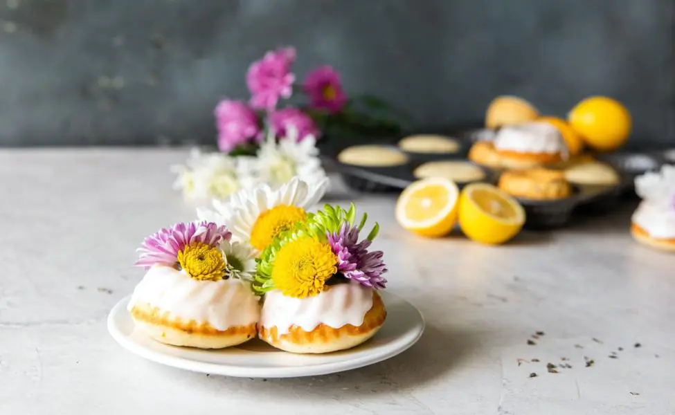 https://www.goodcook.com/media/custom_thumbs/1200x600/lemon_lavender_mini_flower_cakes_header_1.jpg.webp