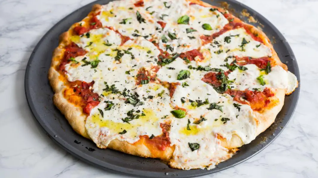 https://www.goodcook.com/media/custom_thumbs/1200x600/make_it_homemade_ny_style_cheese_pizza_header_1.jpg.webp