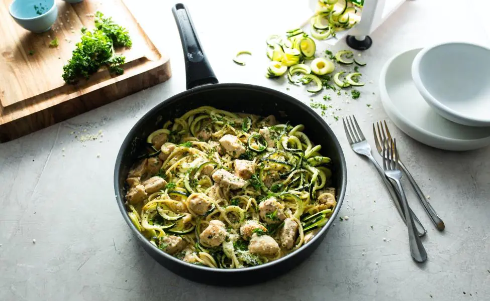 https://www.goodcook.com/media/custom_thumbs/1200x600/one_pot_creamy_chicken_alfredo_with_zoodles_header_1.jpg.webp